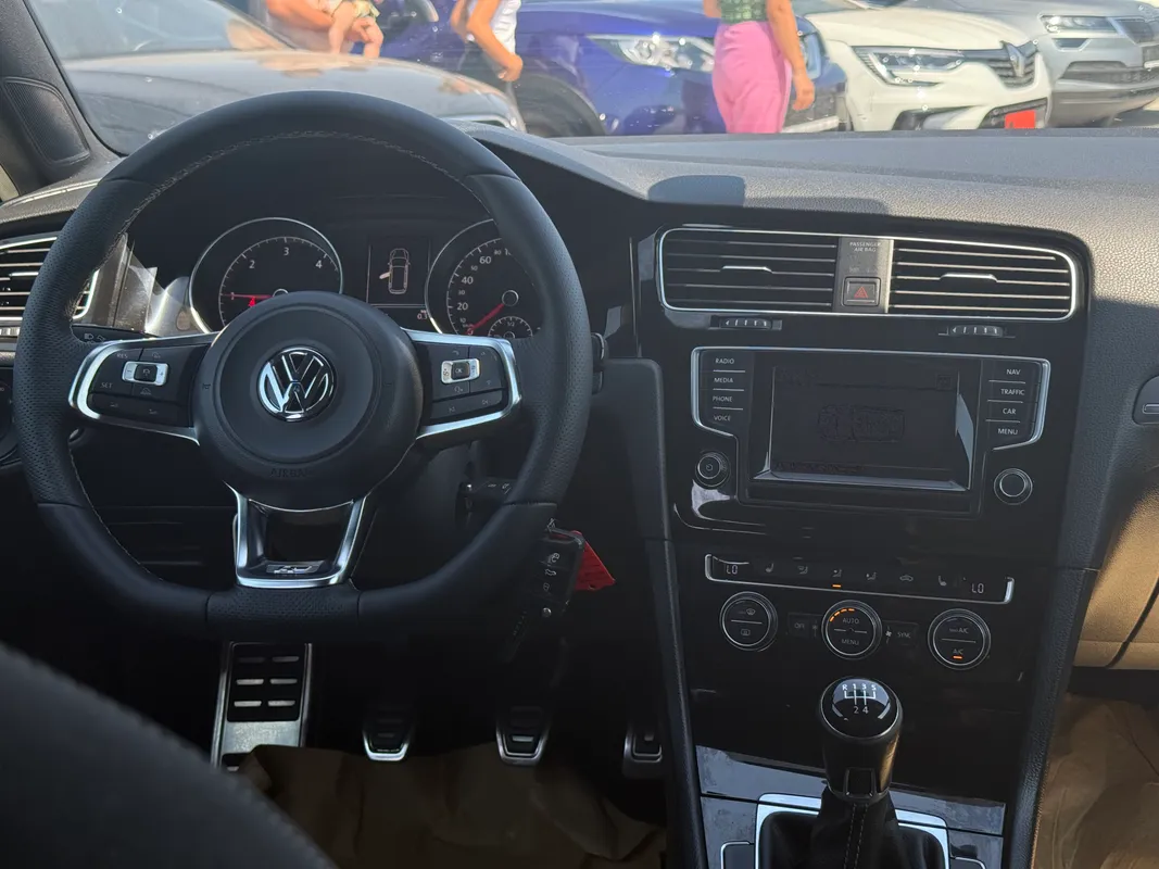 Volkswagen Golf 7 R-Line - fotografie 8