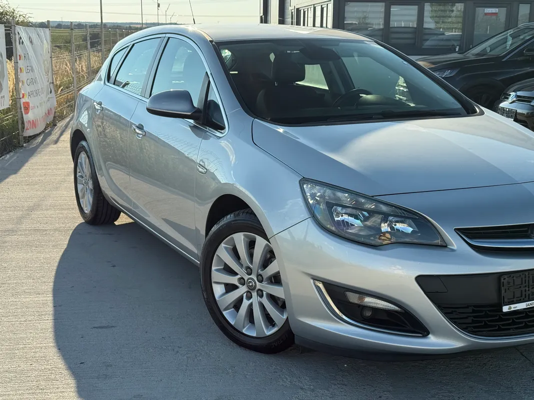 Opel Astra - fotografie 3