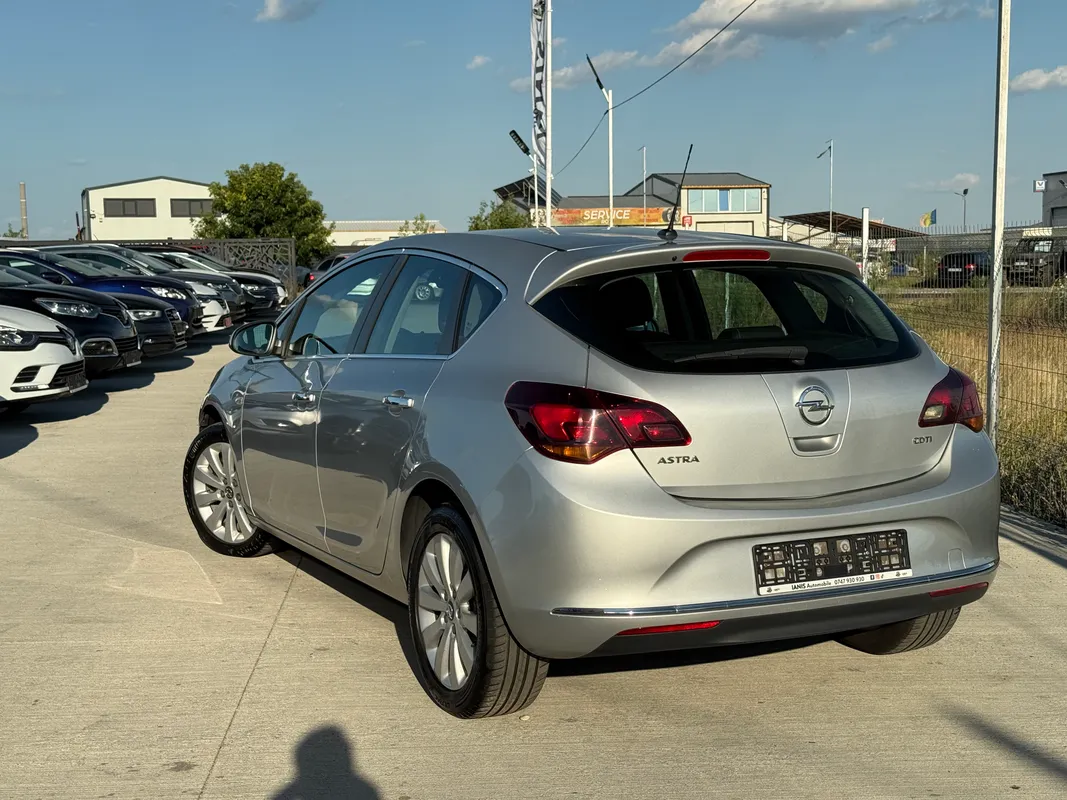 Opel Astra - fotografie 4
