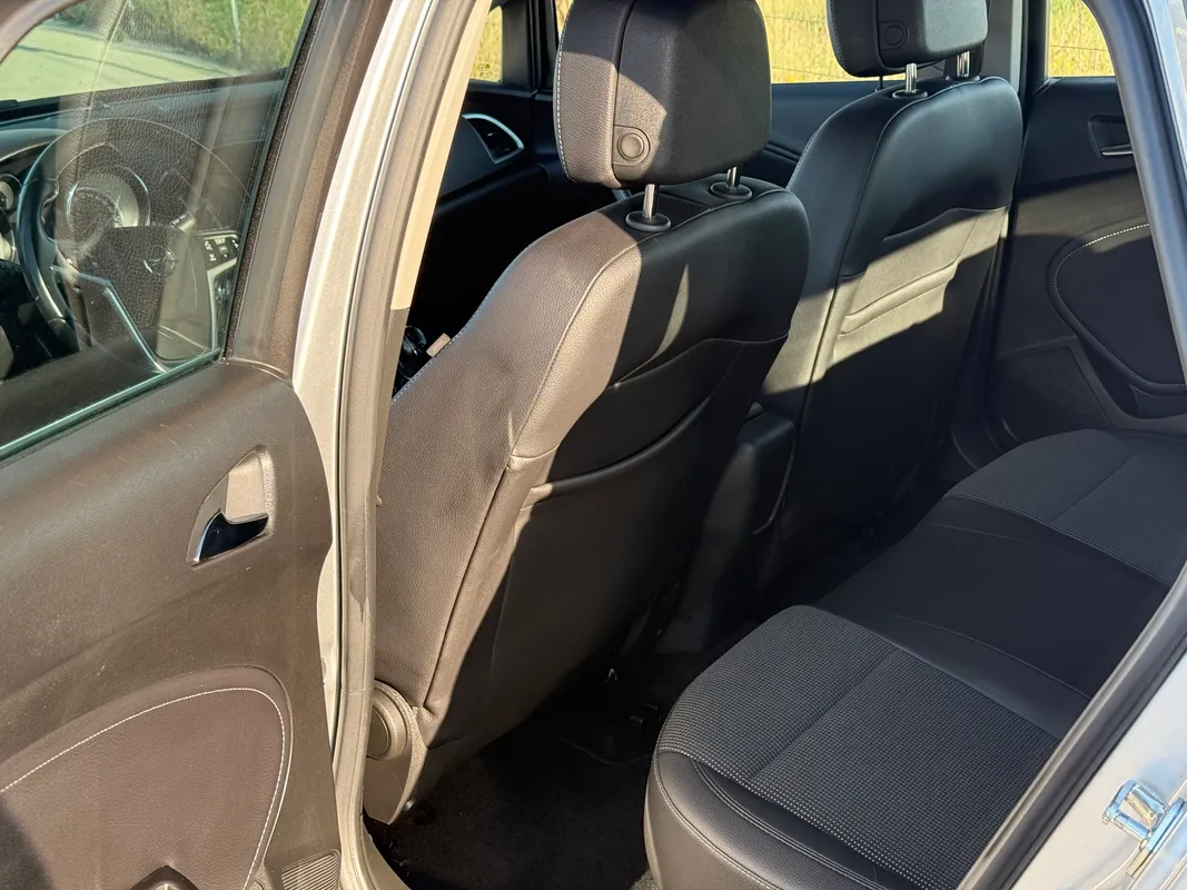 Opel Astra - fotografie 6