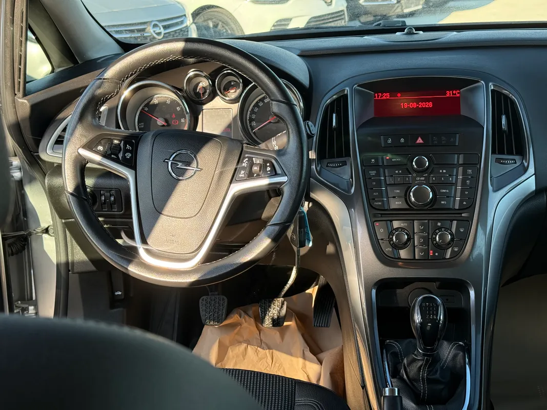 Opel Astra - fotografie 7