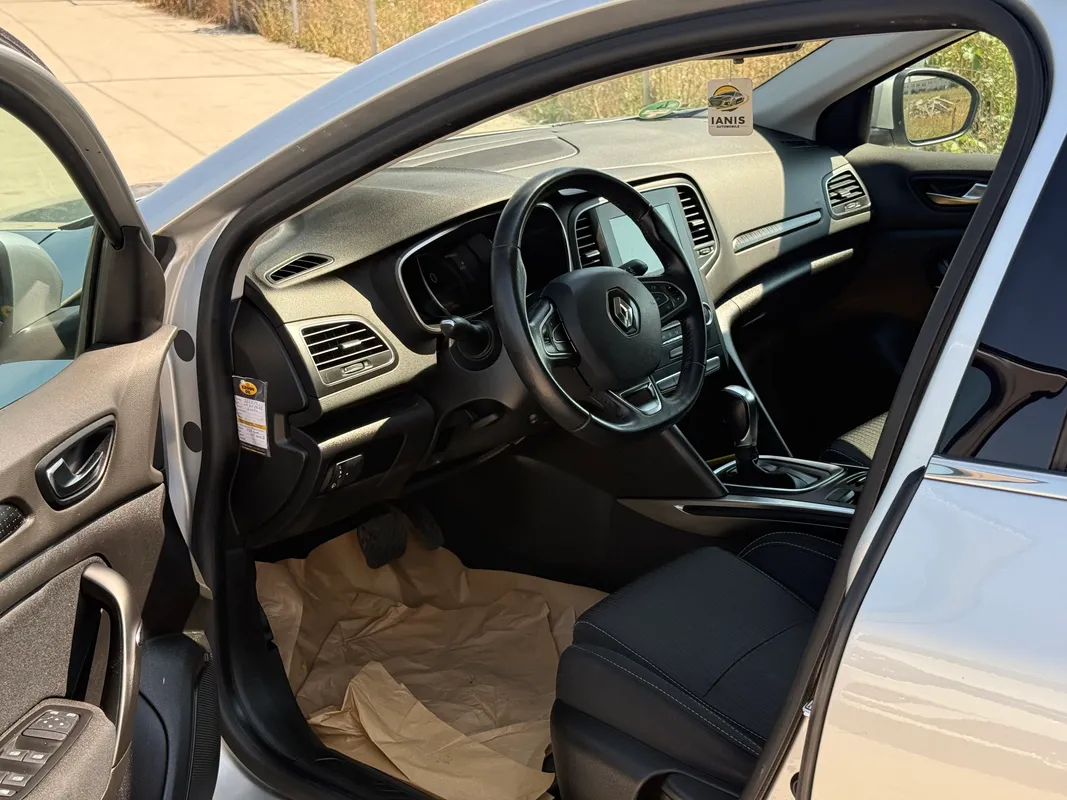 Renault Megane 1.5dCi Automat - fotografie 5