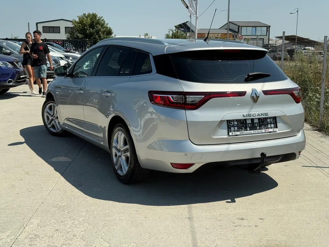 Renault Megane 1.5dCi Automat - fotografie 3
