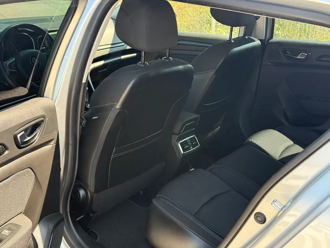 Renault Megane 1.5dCi Automat - fotografie 6