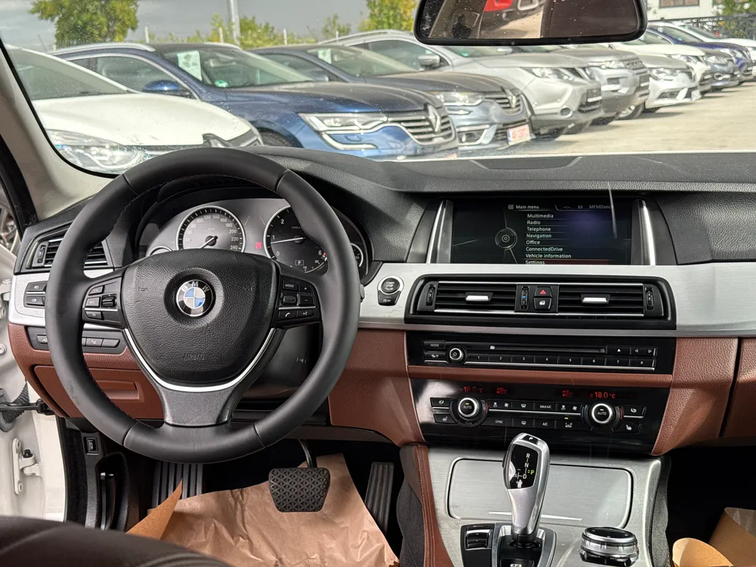 BMW Seria 5 530d - fotografie 9