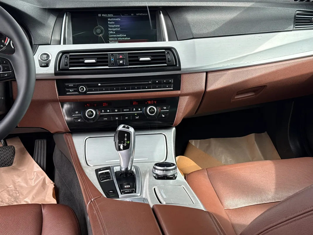 BMW Seria 5 530d - fotografie 13