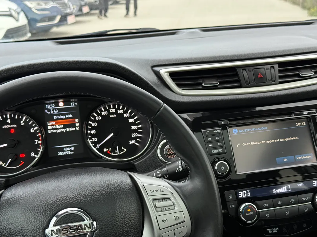 Nissan Qashqai 1.2 Tekna - fotografie 6