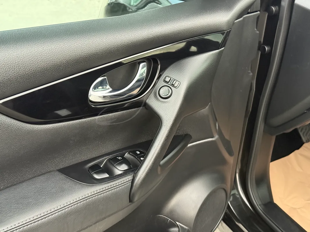 Nissan Qashqai 1.2 Tekna - fotografie 10