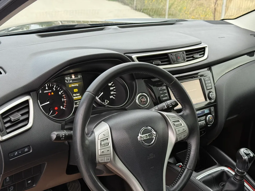 Nissan Qashqai 1.2 Tekna - fotografie 12