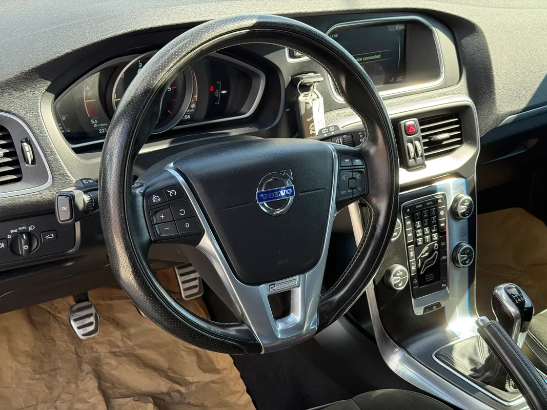 Volvo V40 R-Design - fotografie 9