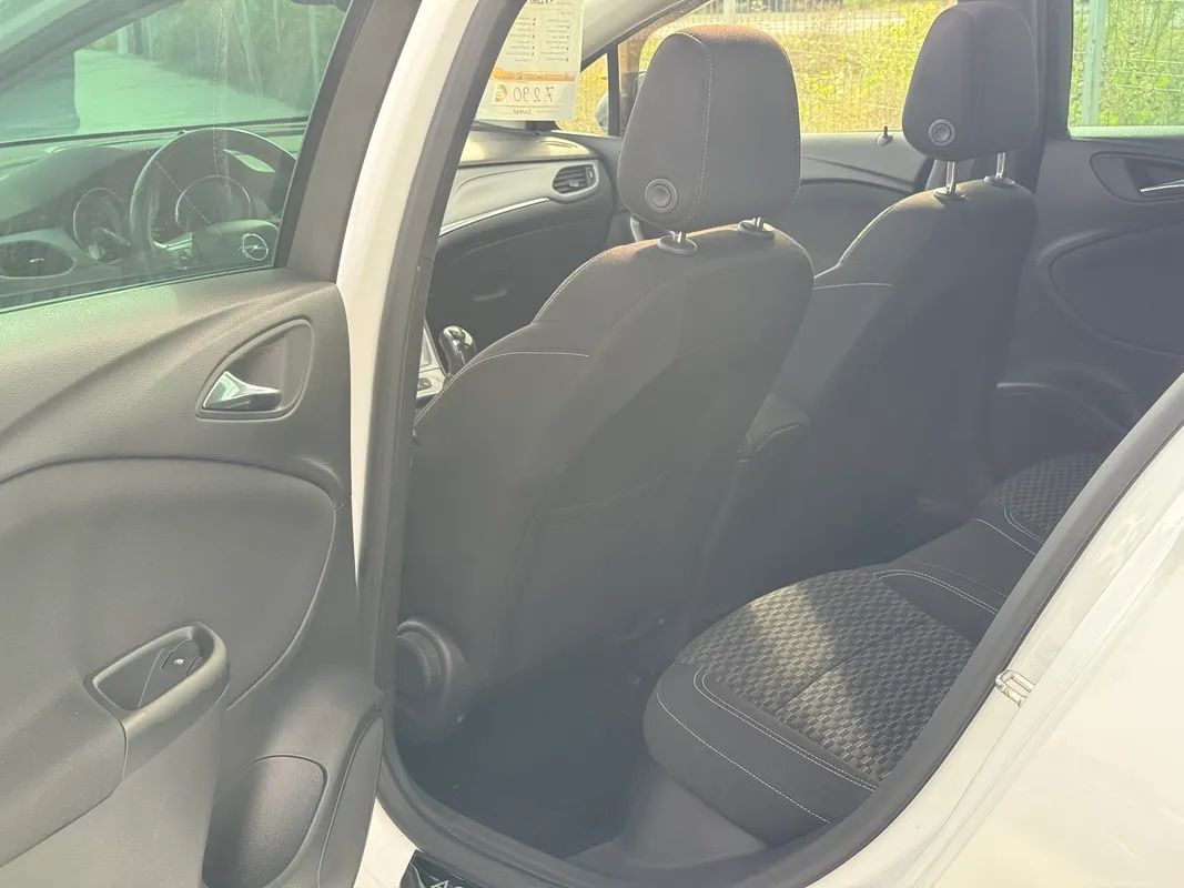 Opel Astra - fotografie 6