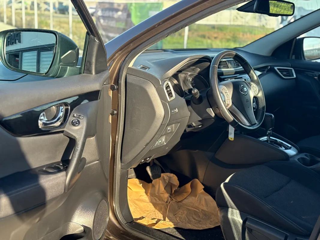 Nissan Qashqai 1.5 Automat - fotografie 8