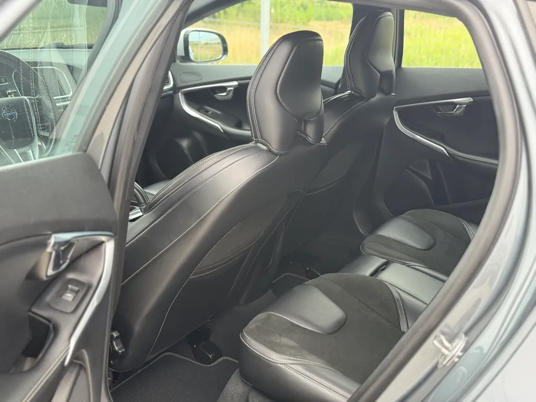 Volvo V40 2.0 d4 r-design - fotografie 6