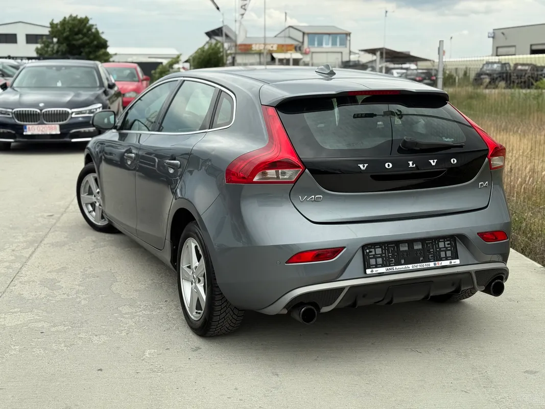 Volvo V40 2.0 d4 r-design - fotografie 4