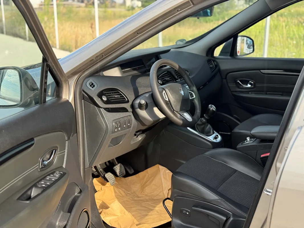 Renault Scenic - fotografie 7