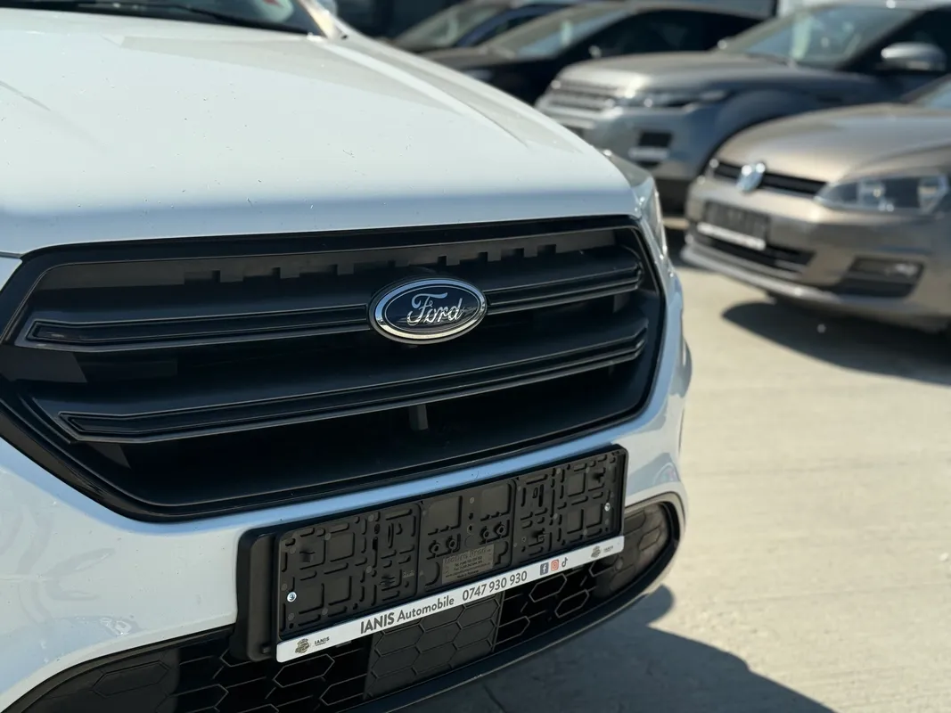 Ford Kuga - fotografie 3