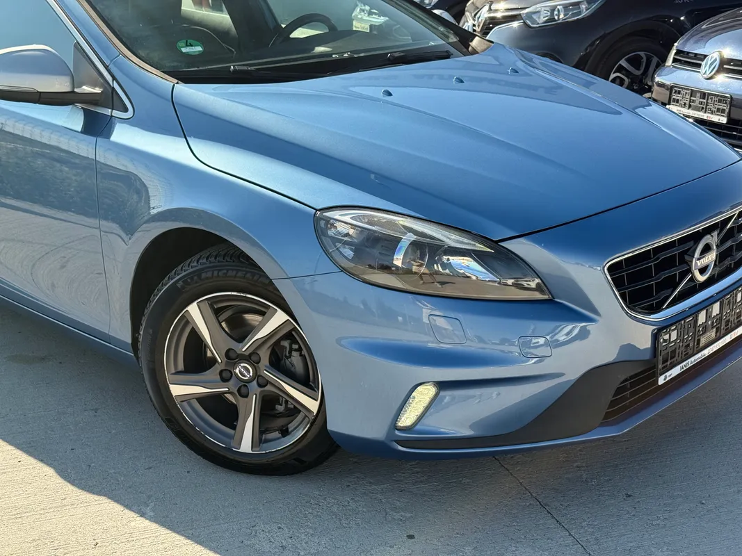 Volvo V40 R-Design - fotografie 2