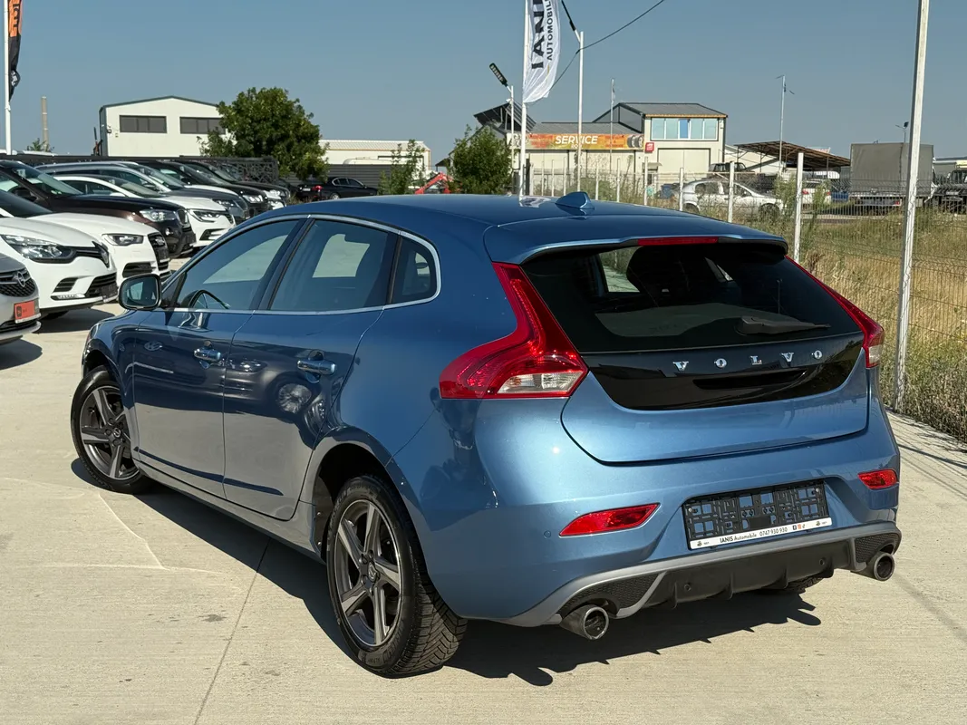 Volvo V40 R-Design - fotografie 3
