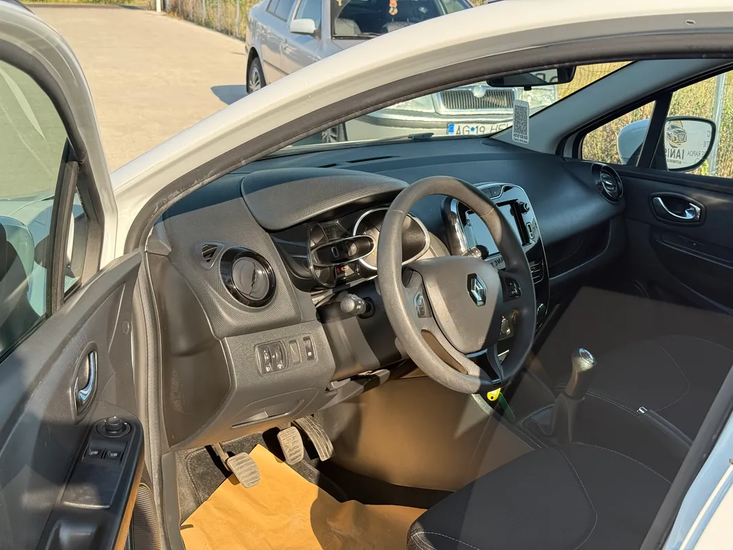 Renault Clio - fotografie 7